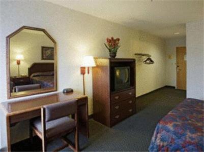 Americas Best Value Inn Franklin - image 2