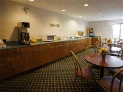 Americas Best Value Inn Franklin - image 4