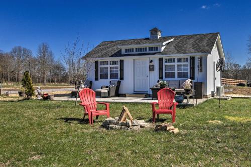 Peaceful Pet-Friendly Franklin Cottage on 15 Acres - main image