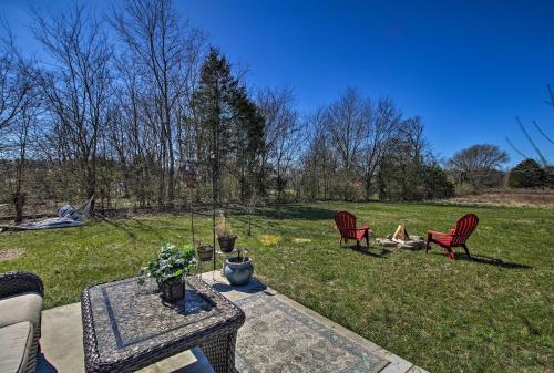 Peaceful Pet-Friendly Franklin Cottage on 15 Acres - image 2