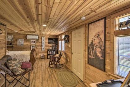 Peaceful Pet-Friendly Franklin Cottage on 15 Acres - image 4