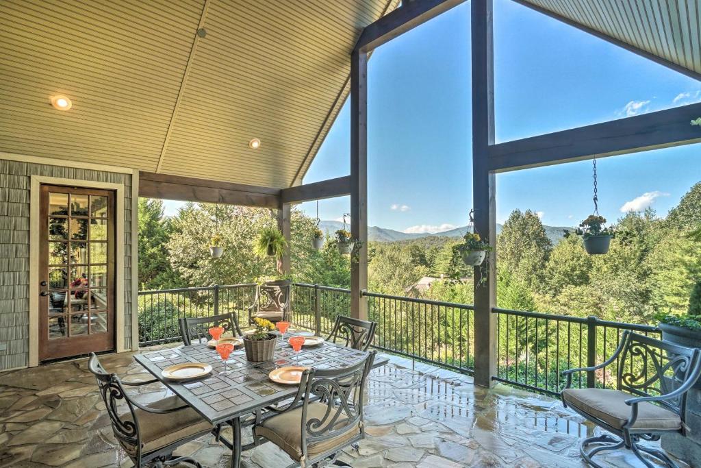 Upscale Mountain Home with View 10 Mi to Dwtn! - main image