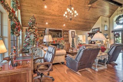 Upscale Mountain Home with View 10 Mi to Dwtn! - image 2