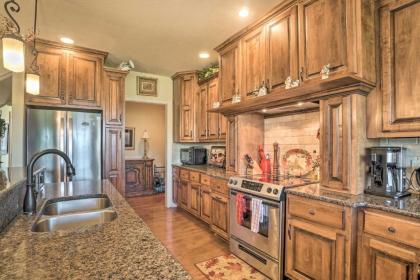 Upscale Mountain Home with View 10 Mi to Dwtn! - image 3