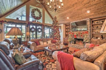 Upscale Mountain Home with View 10 Mi to Dwtn! - image 4