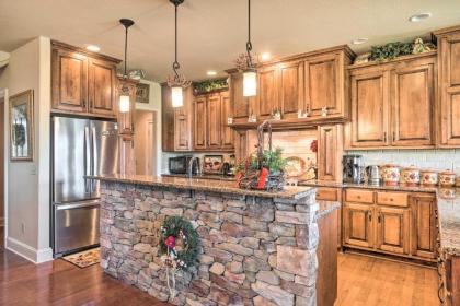 Upscale Mountain Home with View 10 Mi to Dwtn! - image 5