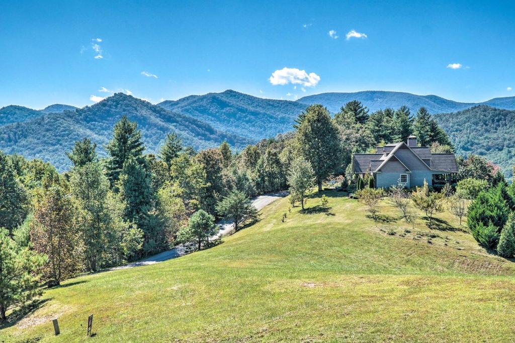 Upscale Mountain Home with View 10 Mi to Dwtn! - image 7