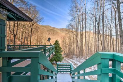 Nantahala Mountain Cabin about 1 Mile to Hiking! - image 14