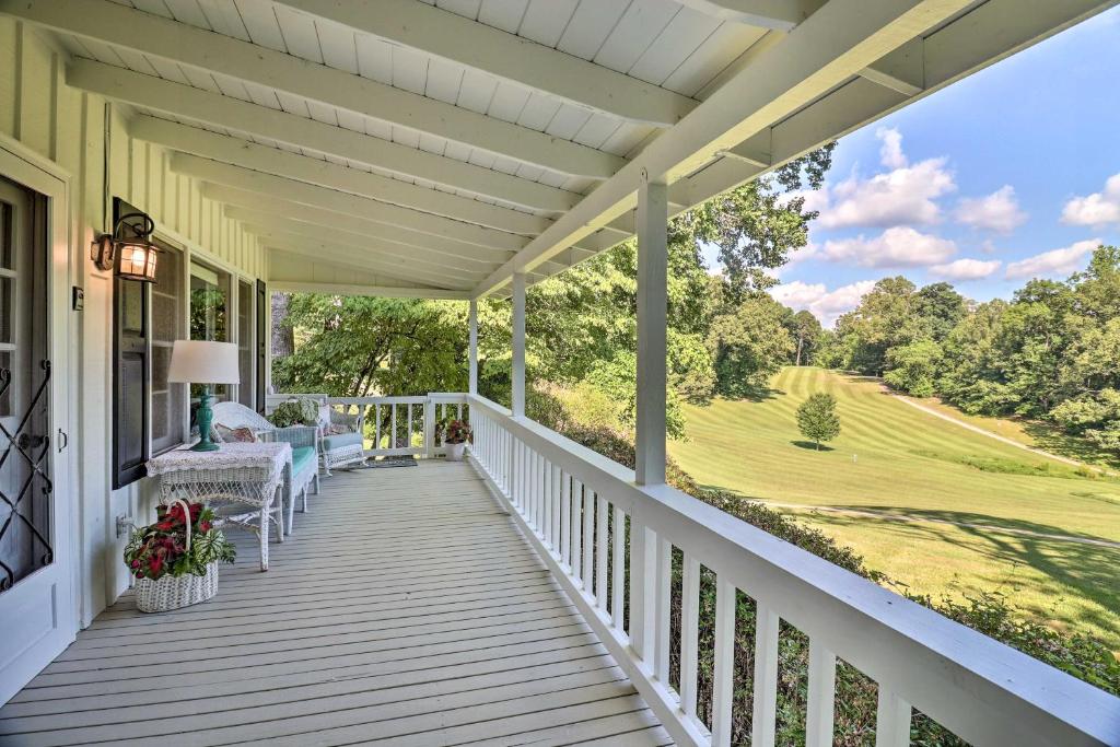 Charming Franklin Cottage with Golf Course View - main image