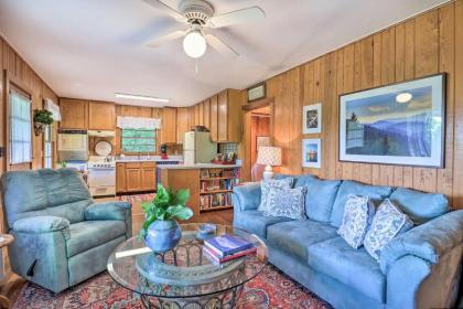 Charming Franklin Cottage with Golf Course View - image 10