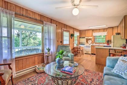 Charming Franklin Cottage with Golf Course View - image 6