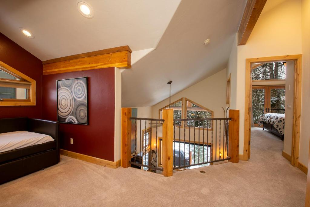 12 Yukon Lane Townhome - image 4