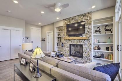 Winter Park Condo with Fireplace 4 Mi to Slopes - image 3