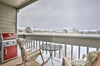 Fraser Condo with Balcony Walk to Ski Shuttle! - image 2