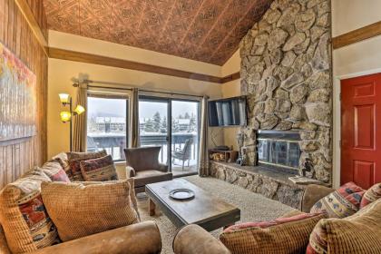 Fraser Condo with Balcony Walk to Ski Shuttle! - image 4