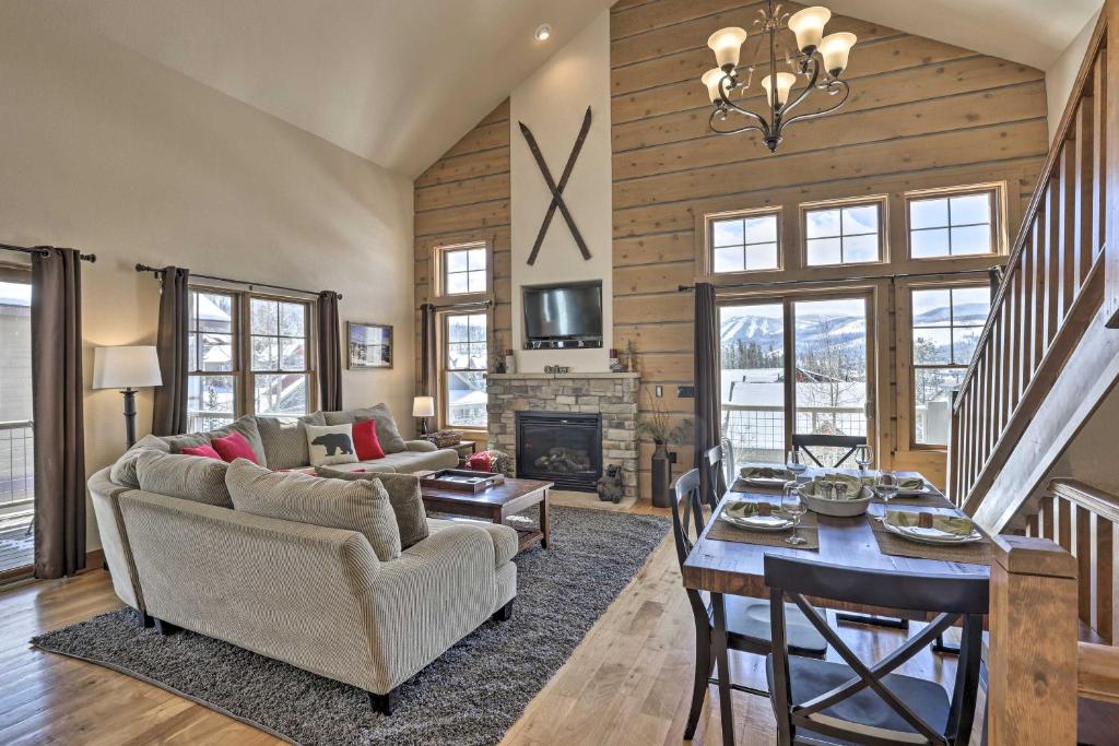 Cozy Fraser Cabin with Hot Tub and Mountain Views - main image