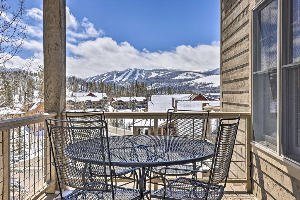 Cozy Fraser Cabin with Hot Tub and Mountain Views - image 3