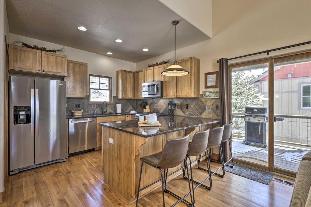 Cozy Fraser Cabin with Hot Tub and Mountain Views - image 4