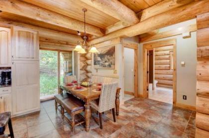 Mountain View Luxury Log Home Hot Tub & Great Views - FREE Activities & Equipment Rentals Daily - image 3