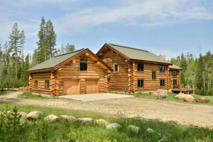 Ranch Creek Luxury Log Home Hot tub  Great Views   FREE Activities  Equipment Rentals Daily