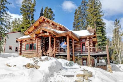 Downtown Luxury Log Lodge With Hot Tub & Great Views - FREE Activities & Equipment Rentals Daily - image 1