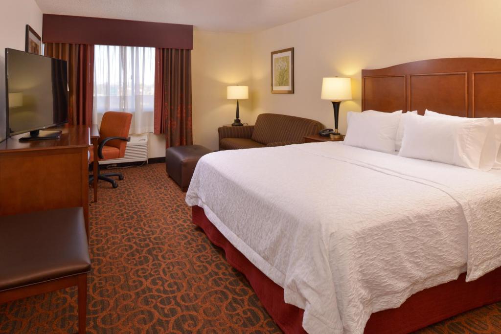 Hampton Inn Frederick - image 3