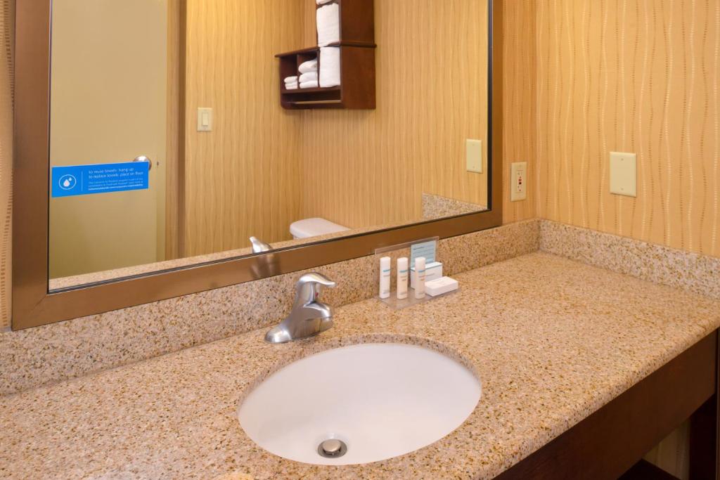 Hampton Inn Frederick - image 4