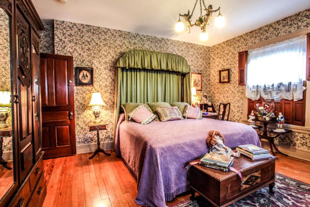 Hollerstown Hill Bed and Breakfast - image 3