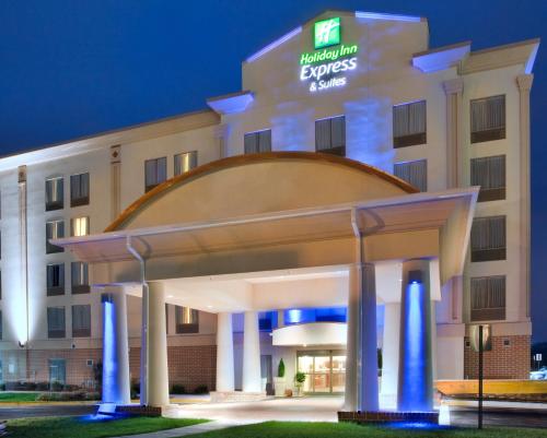 Holiday Inn Express Hotel & Suites Fredericksburg an IHG Hotel - main image