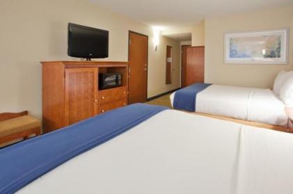 Holiday Inn Express Hotel & Suites Fredericksburg an IHG Hotel - image 4