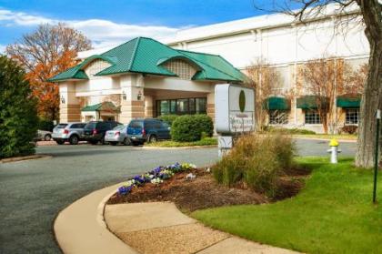 Clarion Hotel & Suites Convention Center Fredericksburg - image 1