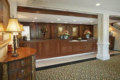 Clarion Hotel & Suites Convention Center Fredericksburg - image 2