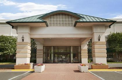 Clarion Hotel & Suites Convention Center Fredericksburg - image 3