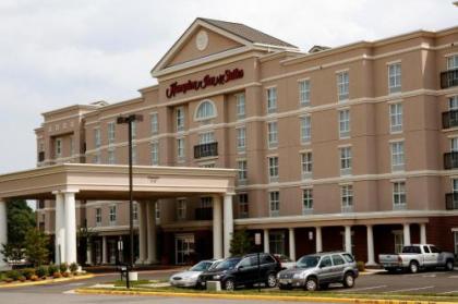 Hampton Inn and Suites Fredericksburg - image 1