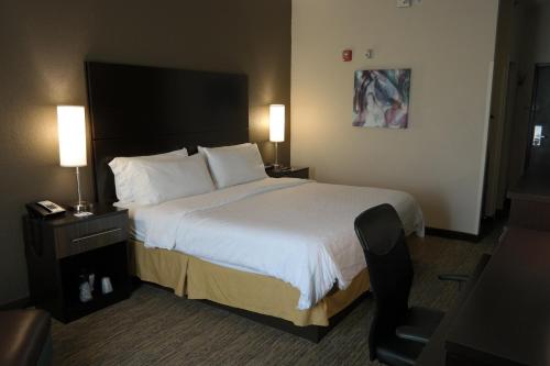 Holiday Inn Express Fredericksburg - Southpoint an IHG Hotel - image 3