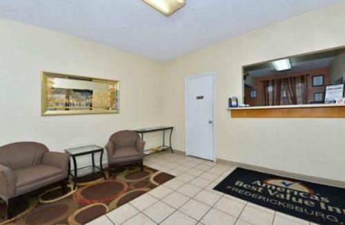 Americas Best Value Inn - Fredericksburg North - image 3