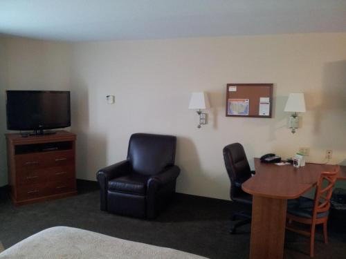 Candlewood Suites Fredericksburg an IHG Hotel - image 2