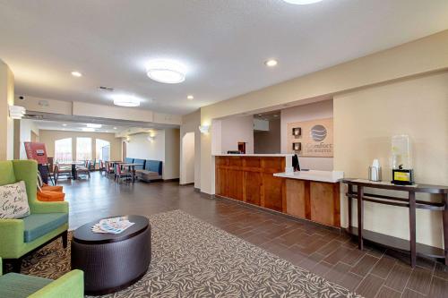 Comfort Inn and Suites Fredericksburg - image 4