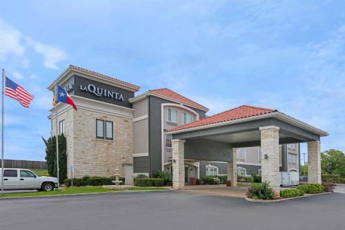 La Quinta by Wyndham Fredericksburg - main image