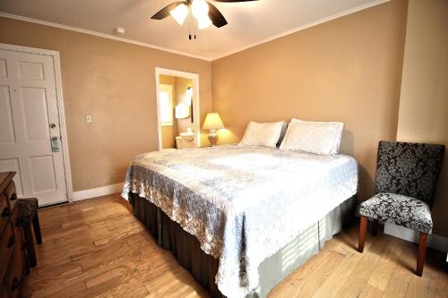 Peach Tree Inn & Suites - image 3