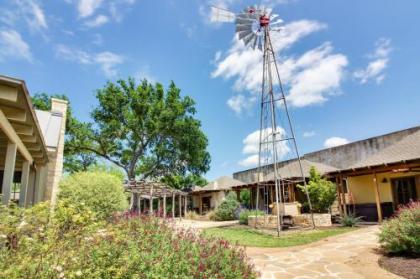 Wine Country Cottages on main Fredericksburg