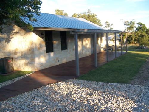 Breezy Hills Cottages - Hill Top Cottage - main image