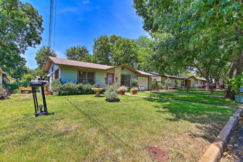 Fredericksburg Home - 8 Blocks to Main St and Wineries - image 2