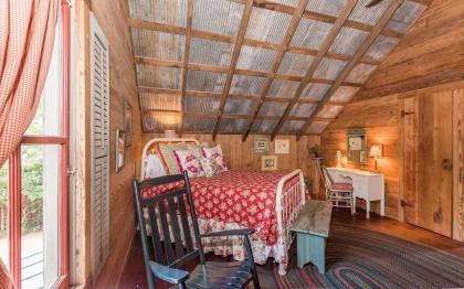 Ada's Peach Street Hideaway - Whole House - image 11