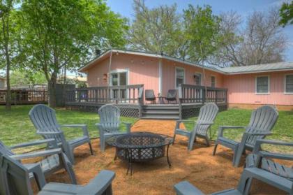 New! Charming Pink Haus 1 Mile to Main St with Firepit! - image 5