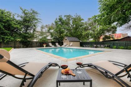 Luxury Haus Near main St with Pool and Fire Pit Fredericksburg Texas