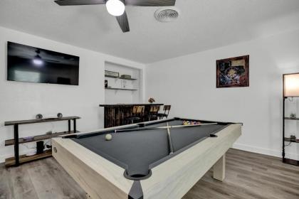 New Charming House with Hot tub and Grill and Pool Table - image 17