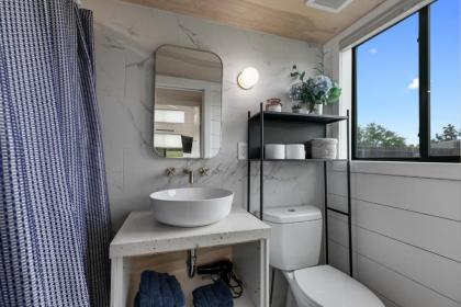 NEW Luxury Tiny Home with Hot Tub and Grill - image 11