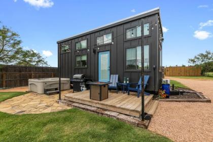 NEW Luxury Tiny Home with Hot Tub and Grill - image 14