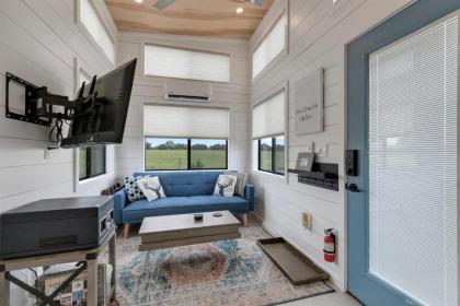 NEW Luxury Tiny Home with Hot Tub and Grill - image 3